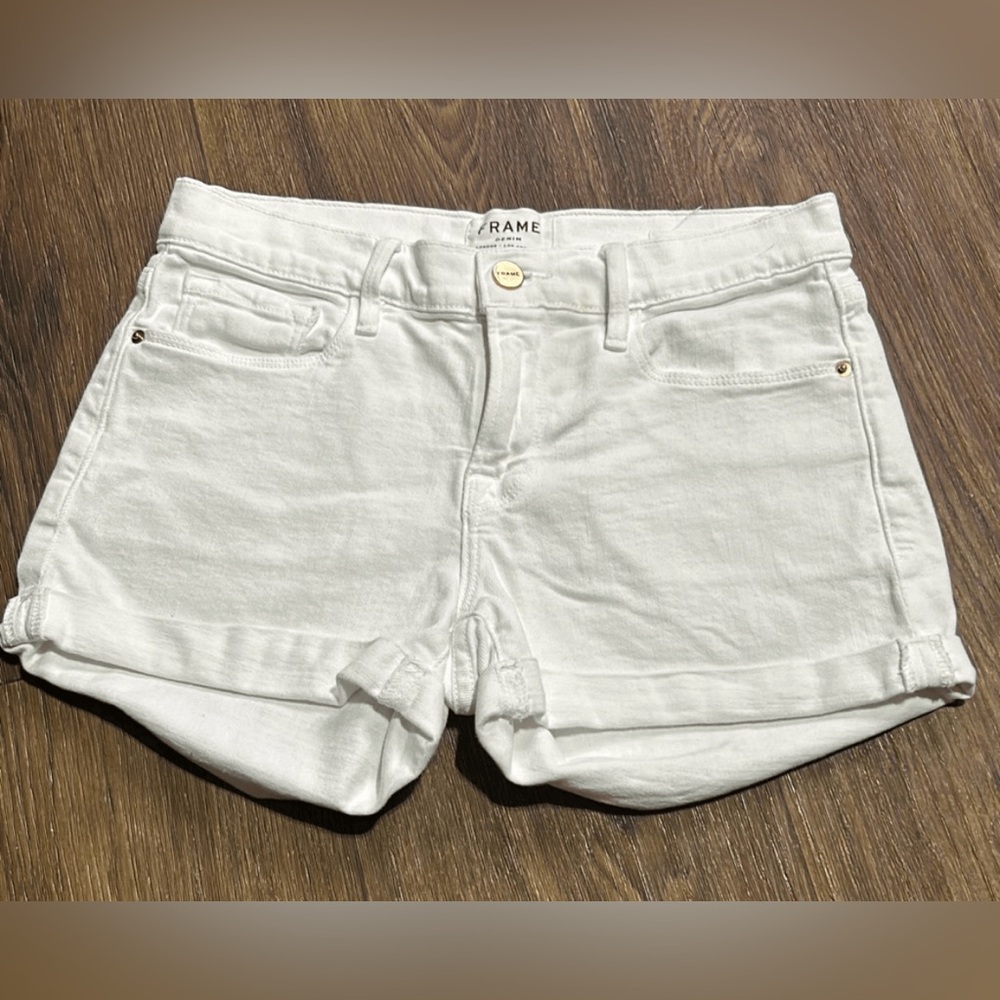 FRAME WHITE SHORTS 
SIZE 27 
GREAT CONDITION